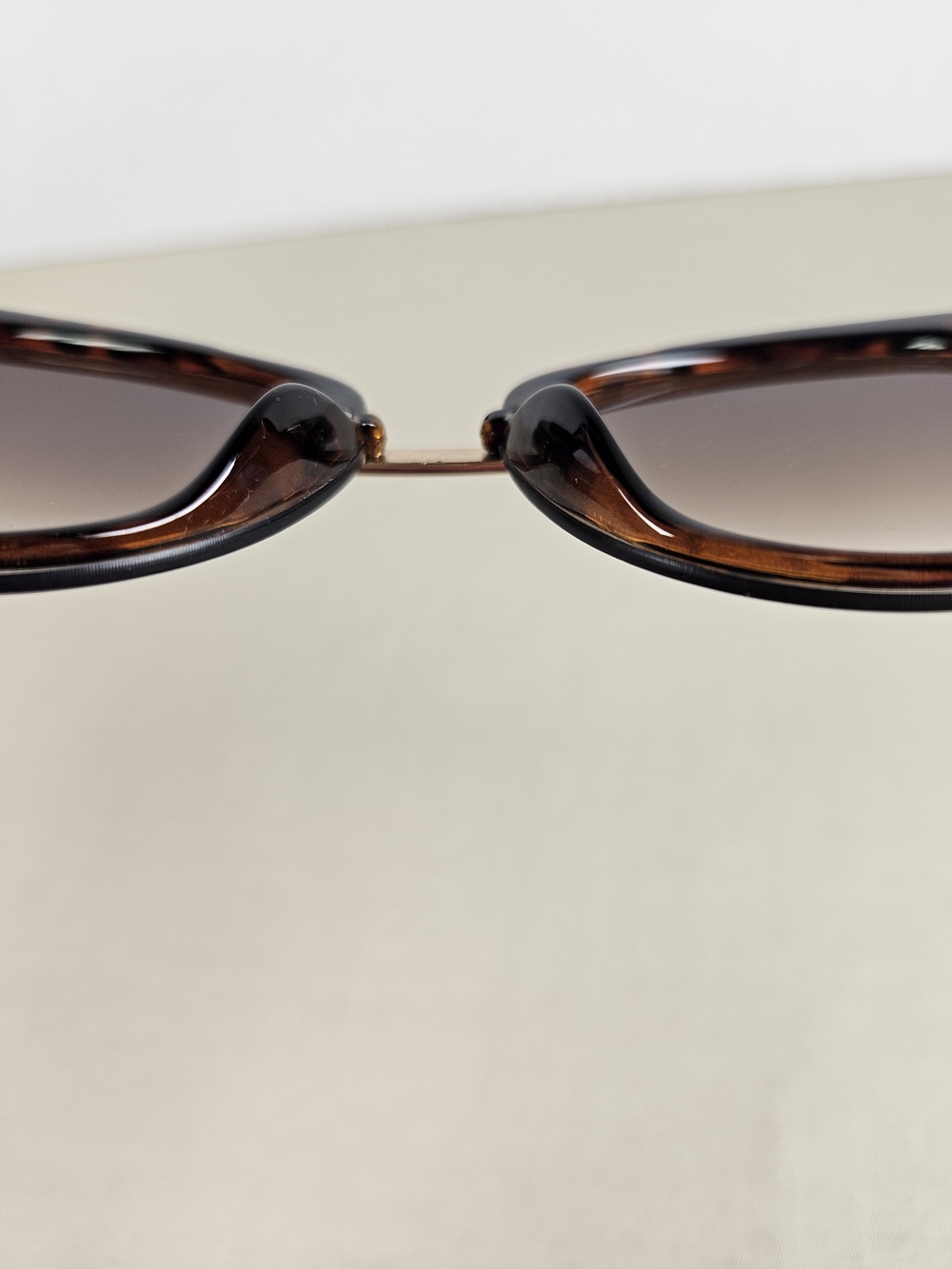 Y2K Juicy Couture Tortoiseshell Cat-Eye Sunglasses with Gold Accents - Picture 7 of 9